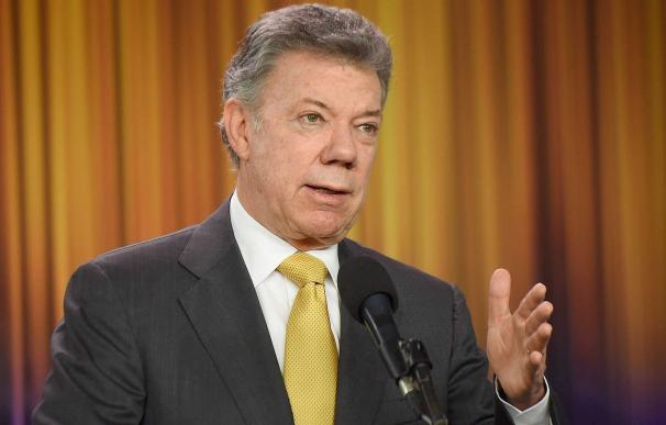 Santos pide a Pence que descarte una intervención militar en Venezuela