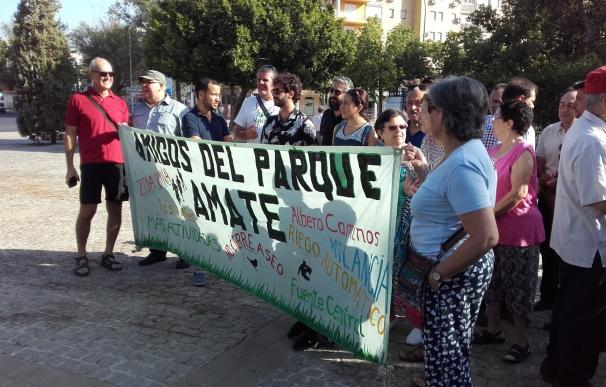 Concentración en el Parque Amate en demanda de más limpieza y vigilancia frente a los "actos vandálicos"