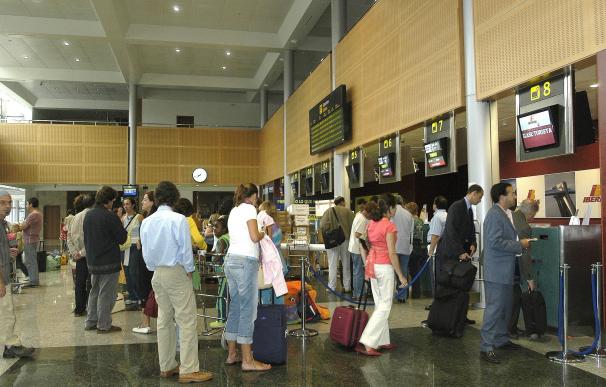 AMPL El aeropuerto cierra julio con un 19,3% más de pasajeros