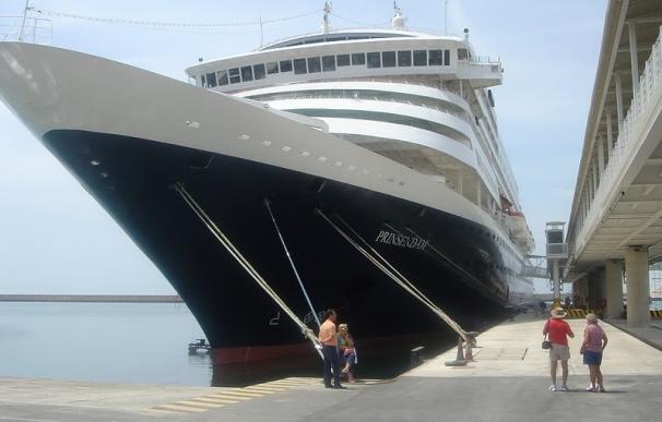 Unos 2.200 turistas visitan esta semana Almería en las escalas de dos cruceros