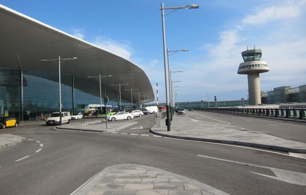 El Aeropuerto de Barcelona tampoco registra colas el tercer día de huelga indefinida de Aulen