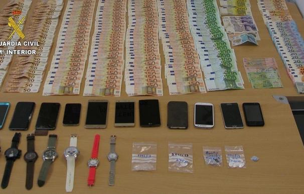 La Guardia Civil desmantela un grupo criminal dedicado al robo con violencia y tráfico de drogas en Magaluf