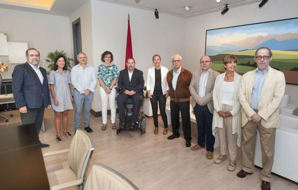 Barkos recibe al nuevo patronato de la Fundación Caja Navarra