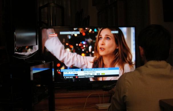 El consumo televisivo en España desciende en agosto once minutos por persona y día respecto al mes anterior