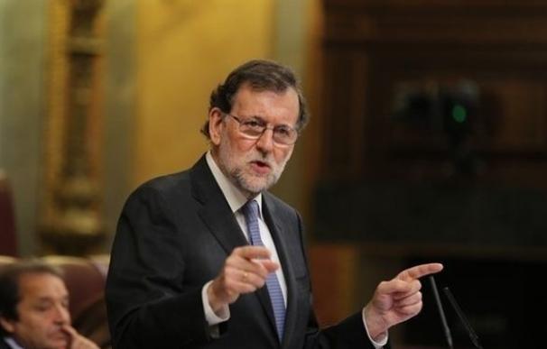 Rajoy encara tres consejos de ministros para frenar las leyes de desconexión