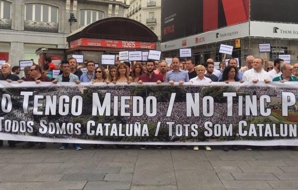 Diversos colectivos se concentran en la Puerta del Sol como apoyo a la gran manifestación de Barcelona