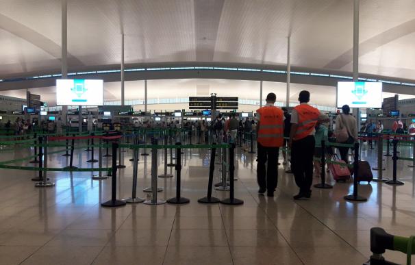 El Aeropuerto de El Prat mantiene la calma la tarde del primer día de huelga total