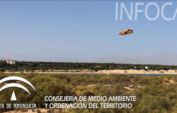 Medio Ambiente moviliza 6 medios aéreos a Huelva para luchar contra el fuego y otros 4 a Portugal