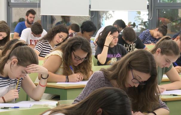 Casi 8.850 alumnos andaluces se examinan desde este martes de las pruebas de evaluación de acceso a la universidad