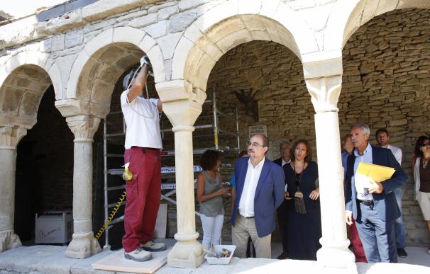 Lambán anuncia la II fase de restauración del claustro de la catedral de Roda de Isábena