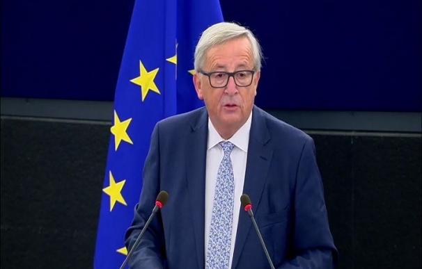 Juncker dice que Bruselas está con lo que digan "las Cortes y el Tribunal Constitucional"