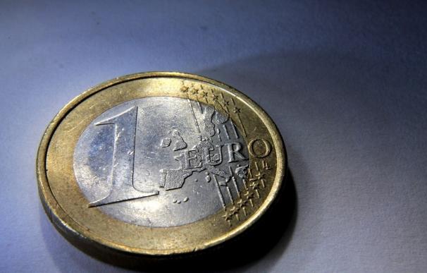La libra se deprecia y el euro sube a máximos de ocho años frente a la divisa británica