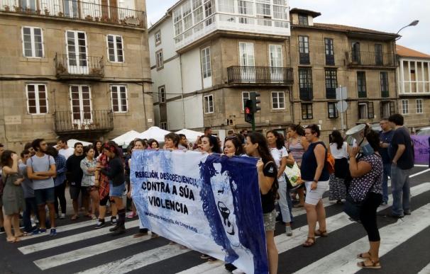 Cientos de personas condenan el nuevo asesinato de una mujer en A Coruña y piden medidas contra "el terrorismo machista"