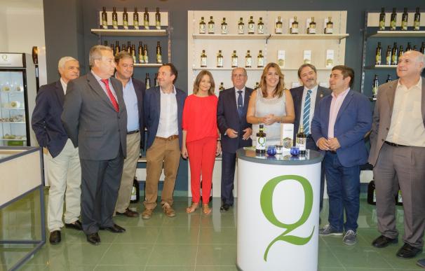 Susana Díaz visita en Alcaudete la cooperativa de aceite de oliva Virgen del Perpetuo Socorro