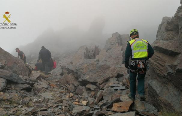 Rescatados 18 integrantes de un grupo de montañeros que pretendían cruzar Sierra Nevada