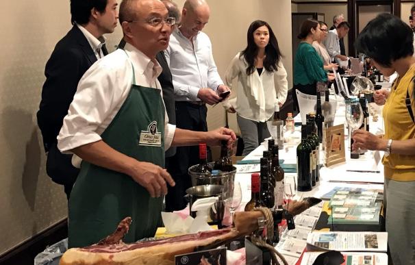 Más de 150 restauradores, hosteleros y agentes minoristas japoneses conocen 13 marcas de vinos andaluces