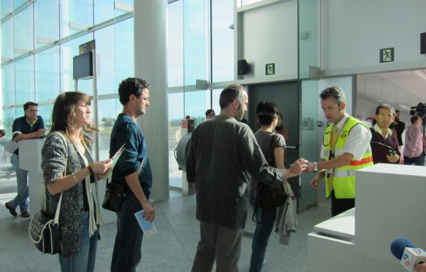 Los tres aeropuertos gallegos registraron en julio un aumento de pasajeros, encabezados por Vigo