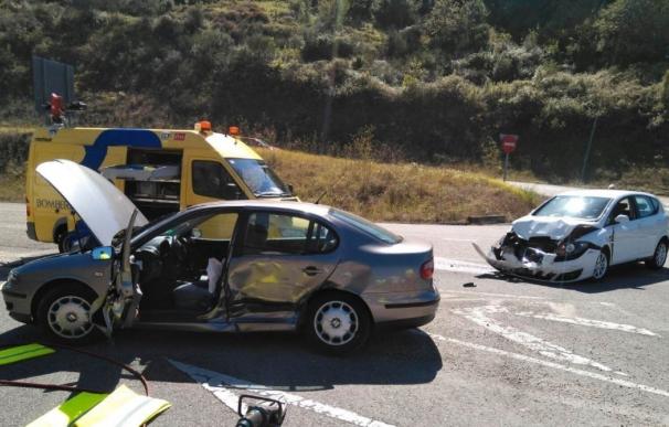 Un herido leve en un accidente entre dos turismos en Pravia
