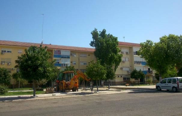 Arranca en Alcosa la reurbanización "completa" de la plaza Azahín