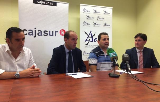 CajaSur y los empresarios de Montilla firman un convenio para que los asociados accedan a servicios financieros