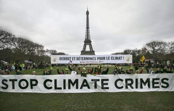 Manifestación en París durante la cumbre del clima de 2016.