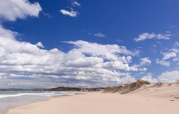 Las playas de Somo y El Brusco de entre las mejores de España para surfear