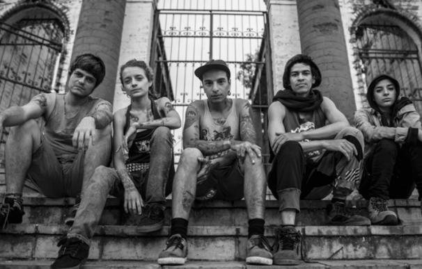 La vida de cinco punk y artistas callejeros en Medellín este jueves en el Bretón con la película 'Los Nadie'