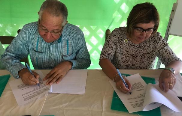Cordero firma un protocolo de colaboración entre Felcode y la Federación Dominicana de Distritos Municipales