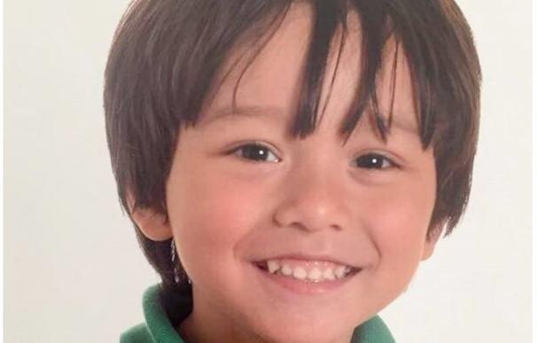 May revela que hay un niño británico desaparecido, que podría ser el que se busca desde Australia