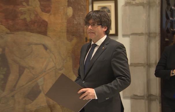 Puigdemont mantiene la postura independentista de su Gobierno, pero ve "miserable" mezclar cuestiones