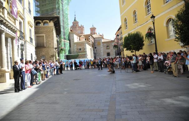 Teruel guarda minuto silencio en homenaje a las víctimas de los ataques terroristas de Barcelona y Cambrils