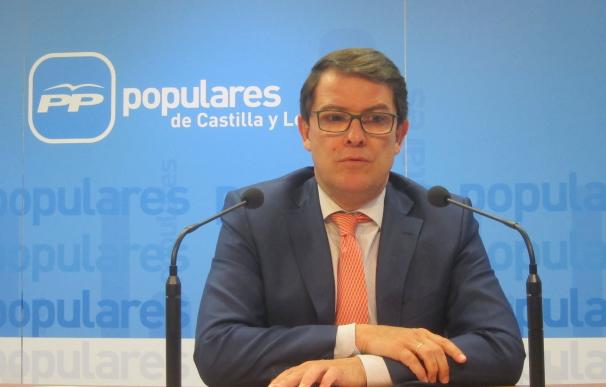 Mañueco traslada la adhesión del PP de CyL al manifiesto de apoyo a regidores catalanes que sufren "presión"