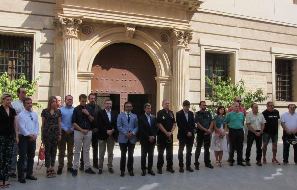 La sociedad murciana muestra su repulsa a los atentados de Barcelona con un minuto de silencio