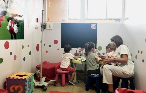 Instalan en el hospital Juan Ramón Jiménez una zona de juegos educativa para menores con diabetes
