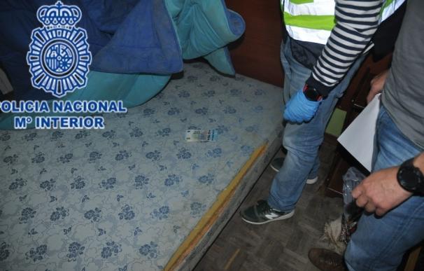 La Policía busca a dos personas que huyeron de una vivienda con droga en Gijón