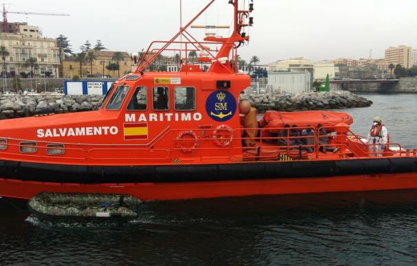 Rescatan a nueve inmigrantes de dos pateras en el Estrecho