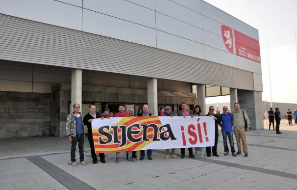 La plataforma 'Sijena Sí' reivindica la devolución de los bienes del Monasterio oscense en la Asamblea de Unidos Podemos