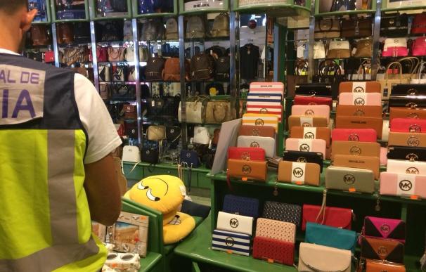 Intervienen más de 1.700 artículos falsificados en el mercado de Inca y en Alcudia