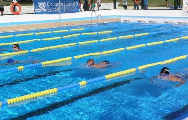 Más de cien menores participan este sábado en Olvera en una convivencia del programa de natación estival