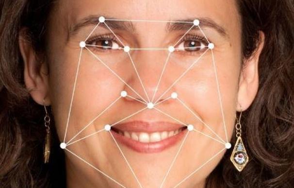 El sistema incorpora cámaras de tres dimensiones para reconocer el rostro del usuario.