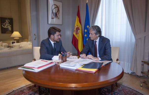 Beltrán Pérez se reúne con el ministro de Fomento y ve "compromiso" para el Cercanías al aeropuerto