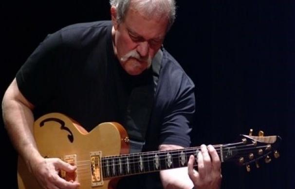 Muere John Abercrombie, influyente guitarrista de jazz, a los 72 años