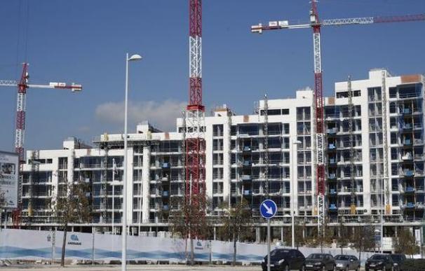 El sector de la construcción sigue al alza en España en junio mientras cae en la UE