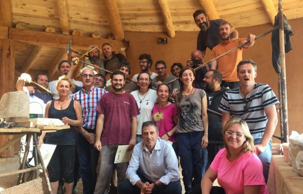 Un total de 16 hombres y 5 mujeres terminan el primero curso de bioconstrucción impartido en España