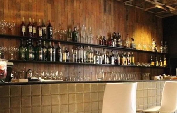 Inventan una barra de bar que mide la cantidad de bebida alcohólica servida