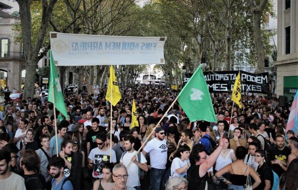 Más de 3.000 personas se concentran en Palma para protestar contra la masificación turística