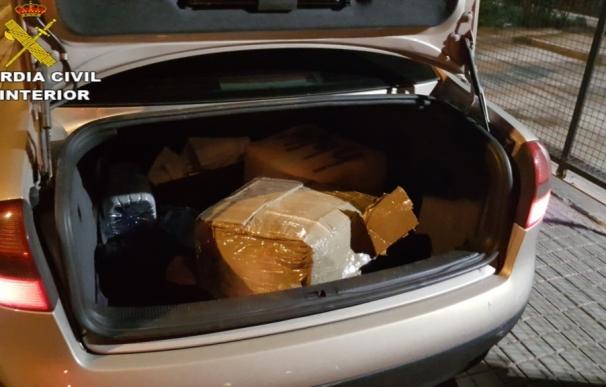Detenido un joven en Sagunt por llevar en el maletero dos fardos con 60 kilos de hachís