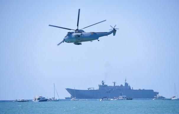 Una demostración aeronaval en la playa de Rota pone fin a los actos centrales del Centenario de la Aviación Naval