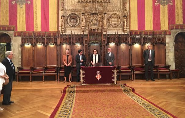 El pleno de Barcelona expresa su pésame por las víctimas y condena los ataques