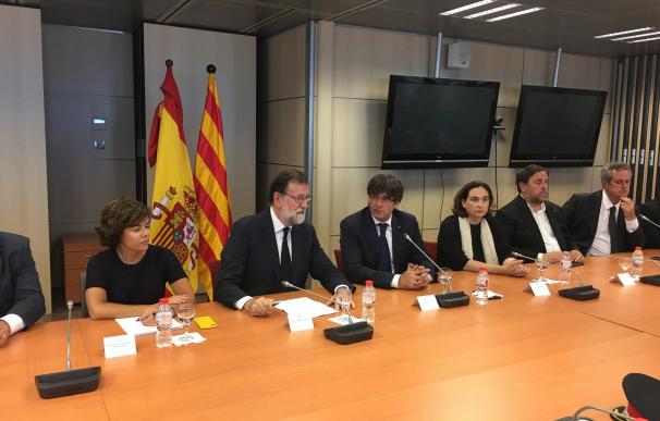 Rajoy regresa a Madrid tras encabezar el gabinete de crisis en Barcelona